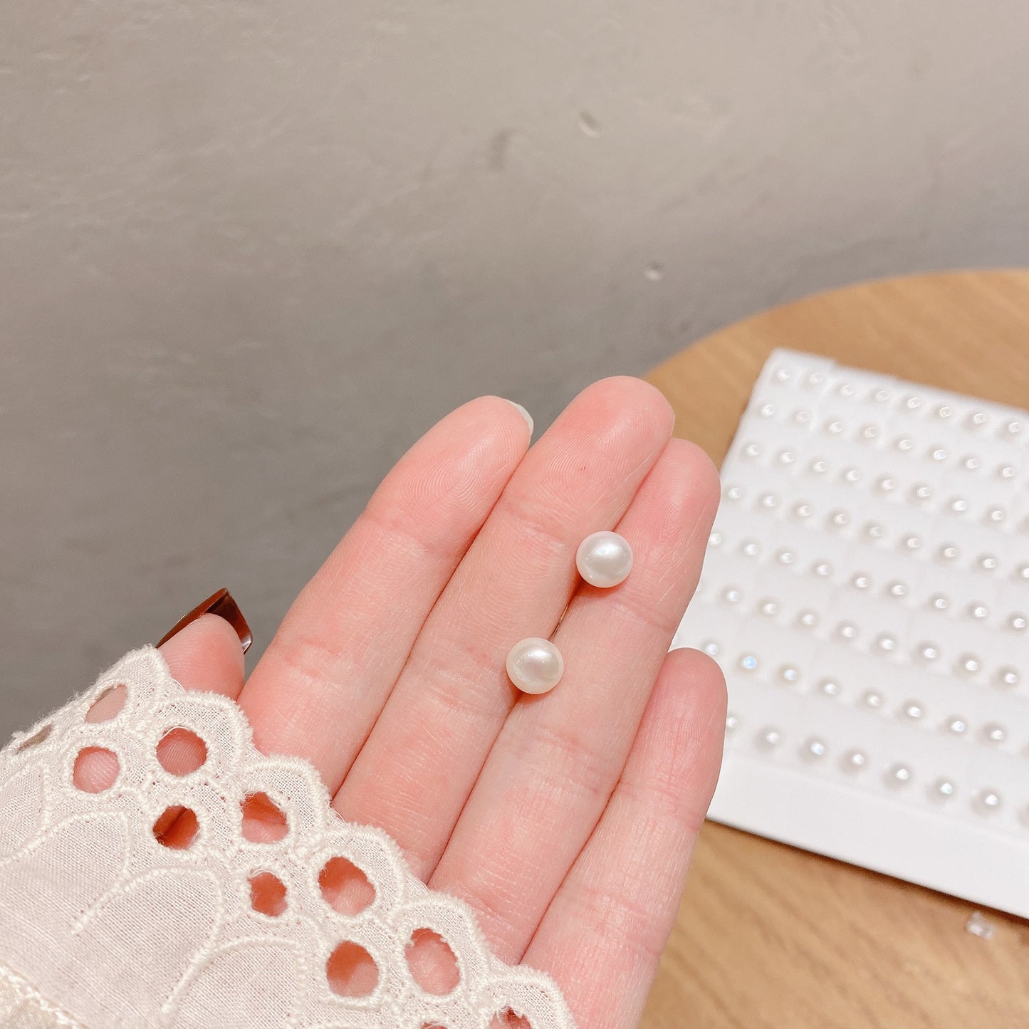 Korean Simple Female Small Retro Baroque Fashion Earrings