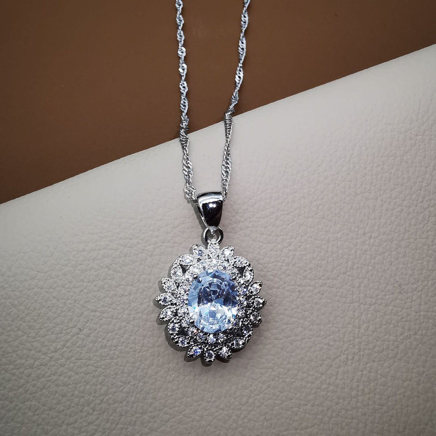 Graceful Glamorous Women's Zircon Grid Leaf Jewelry Set