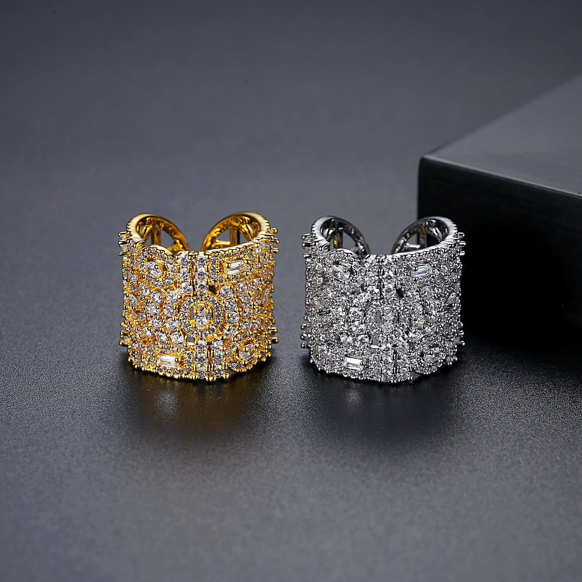Women's Eye-catching Zircon Luxury Opening Hand Jewelry Rings