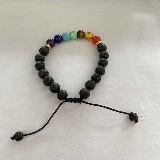 Handgefertigte Yoga-Armbänder aus schwarzem Vulkangestein mit Perlen