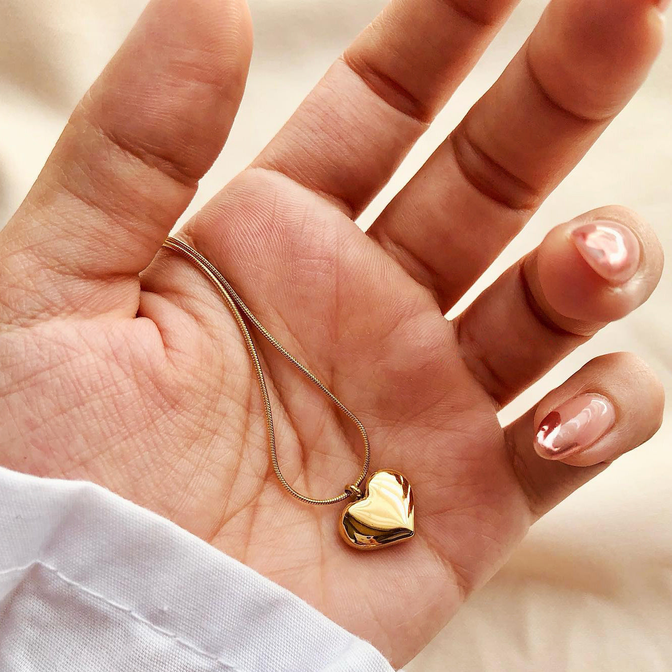 Women's Affordable Luxury Fashion Design Heart-shaped Sweater Necklaces