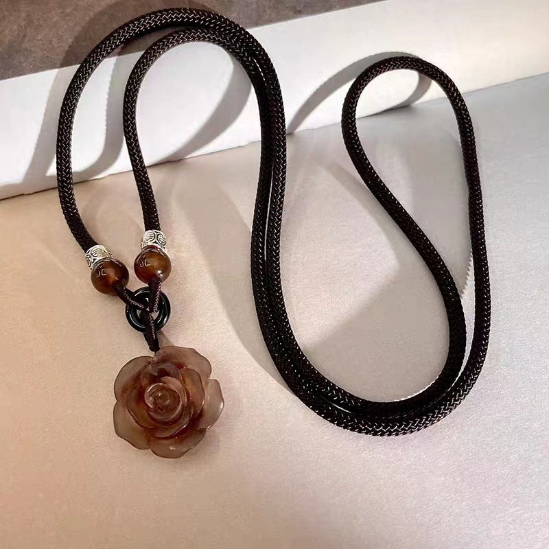 Colliers avec pendentif camélia pour femmes, boucle de paix nationale