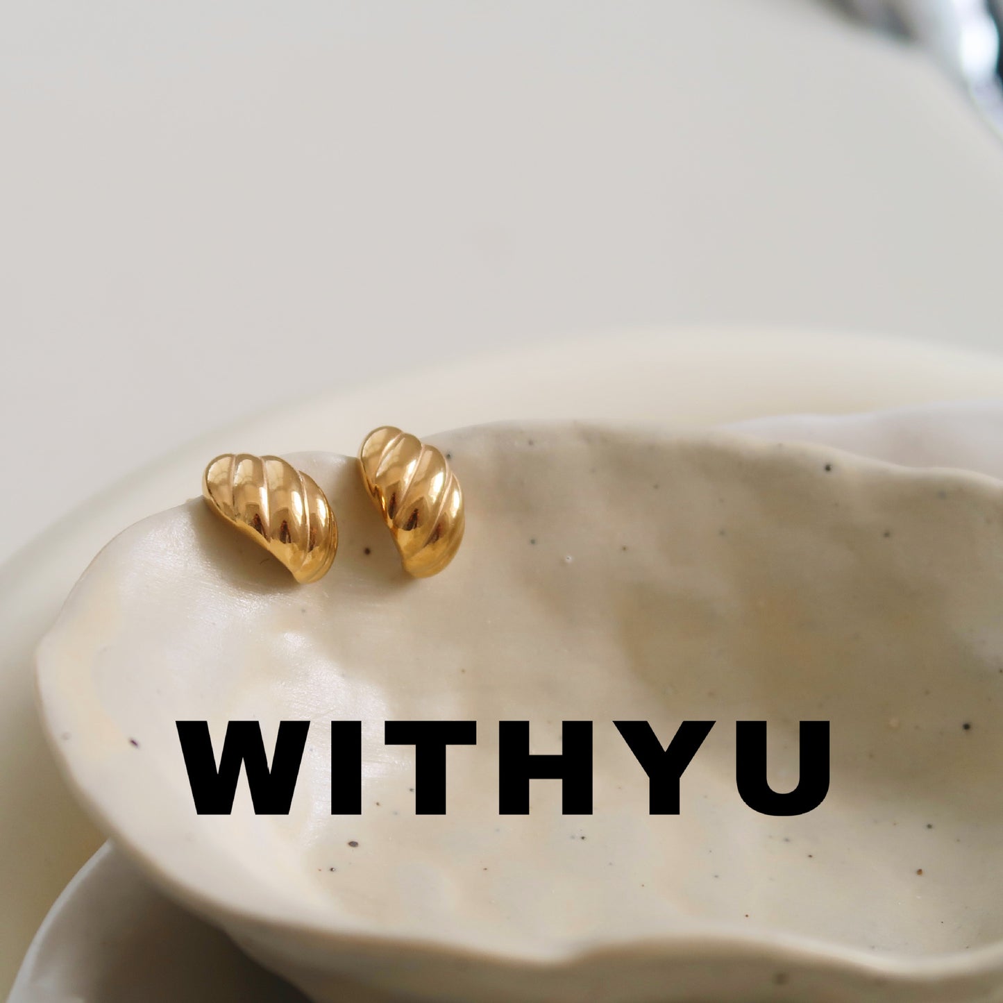 Croissant Simple And Compact Before Sleep Earrings