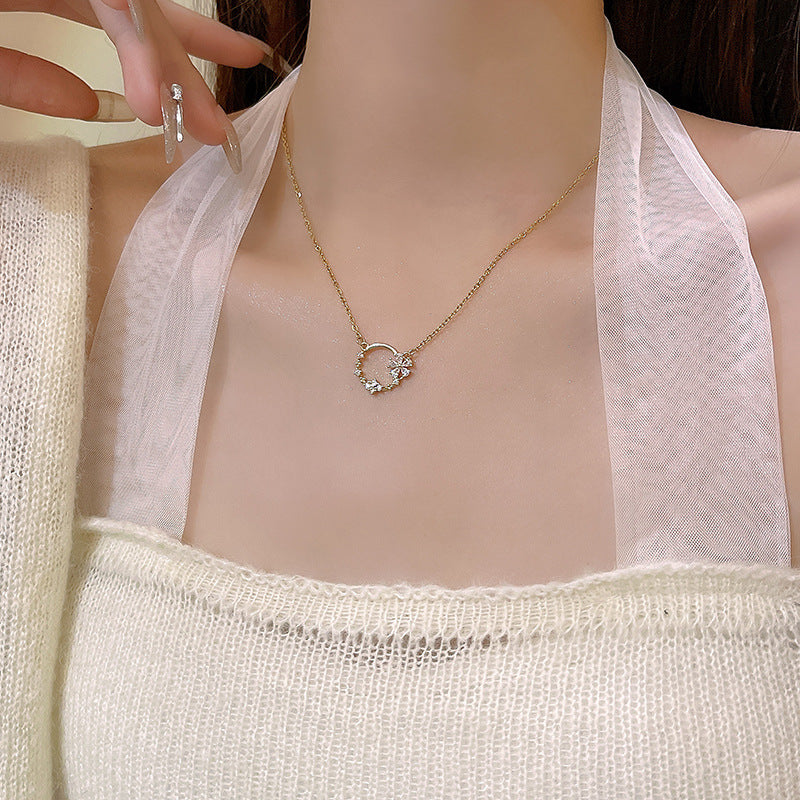 Women's Flower Fashionable High-grade Titanium Steel Clavicle Necklaces