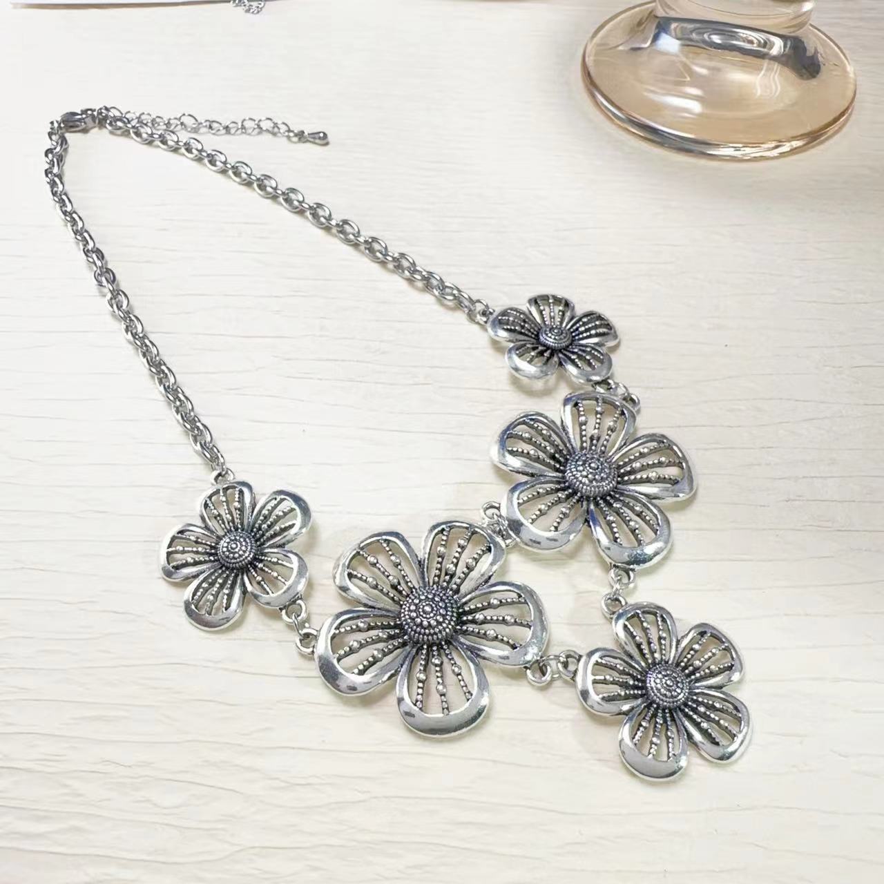 Women's Hollow Flower Retro Three-dimensional Minority Fashion Necklaces