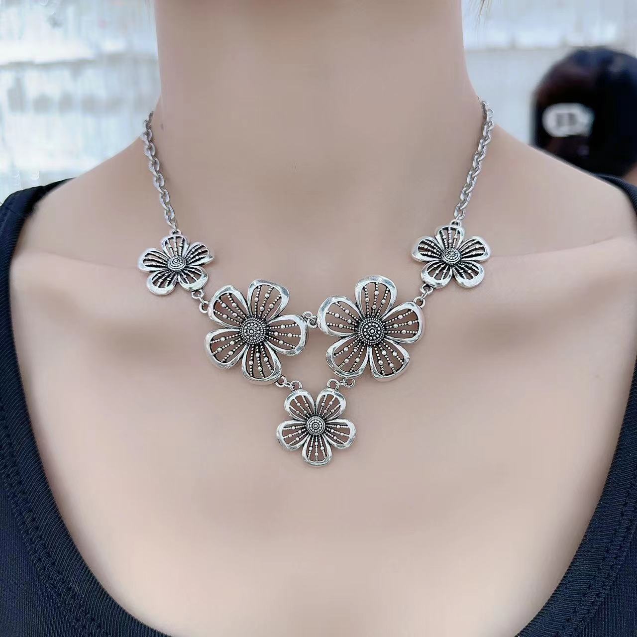 Women's Hollow Flower Retro Three-dimensional Minority Fashion Necklaces