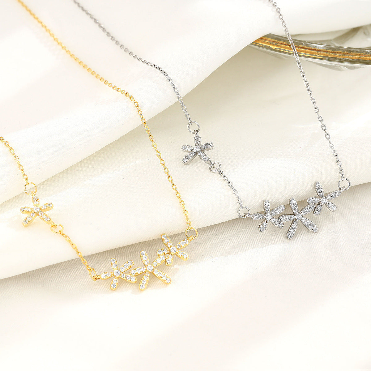 Women's Temperamental Minority High-grade Ornament Light Luxury Necklaces