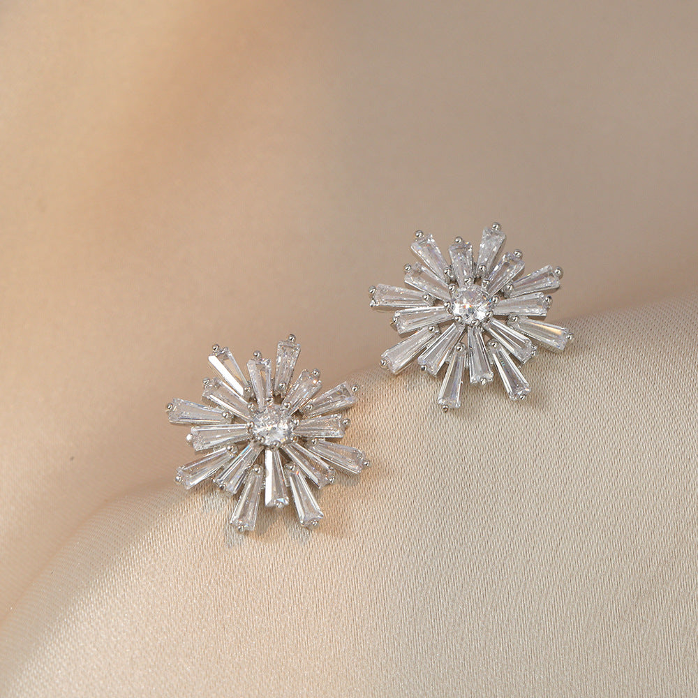Snowflake Zircon Flower Special Interest Light Luxury Design Necklaces