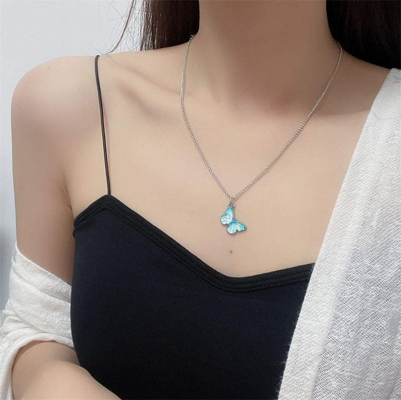 Colliers à pendentif papillon goutte à goutte d'huile fantaisie colorée pour femmes