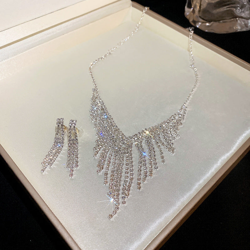 Women's Graceful And Fashionable Clavicle Chain Light Luxury Necklaces