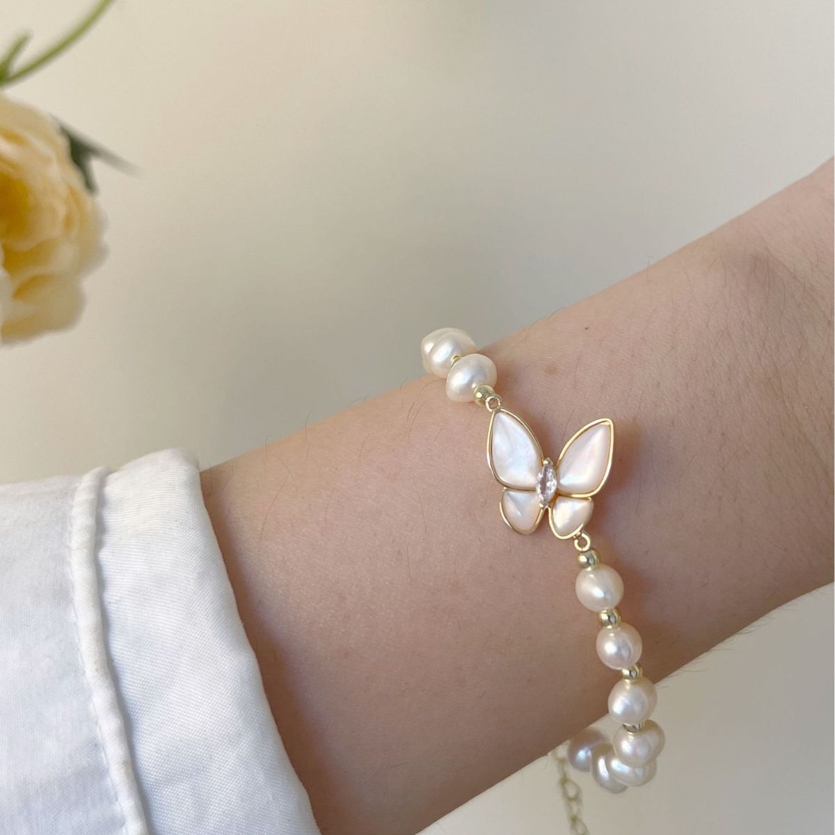 Natürliche weiße Lippenmuschel-Schmetterlings-Süßwasserperlen-Armbänder