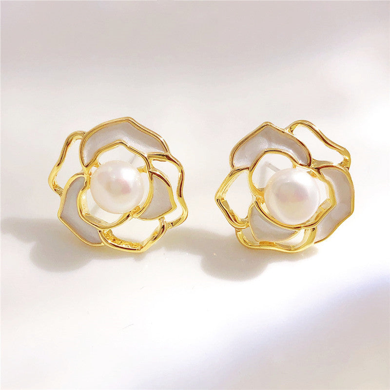 Women's Classic Camellia Pearl Sterling Sier Mother Shell Retro Simple Earrings