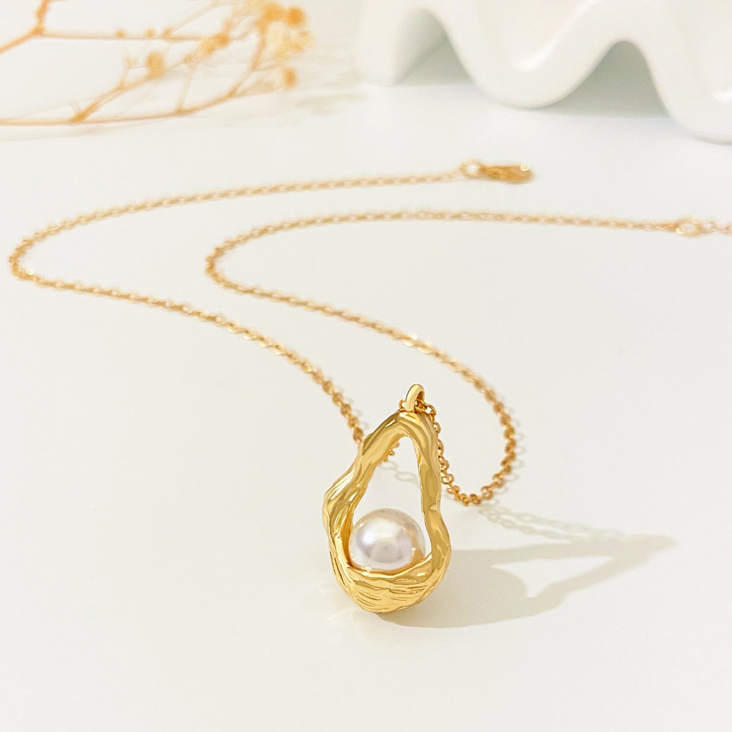 Colliers personnalisés avec pendentif panier de fleurs en perles incrustées
