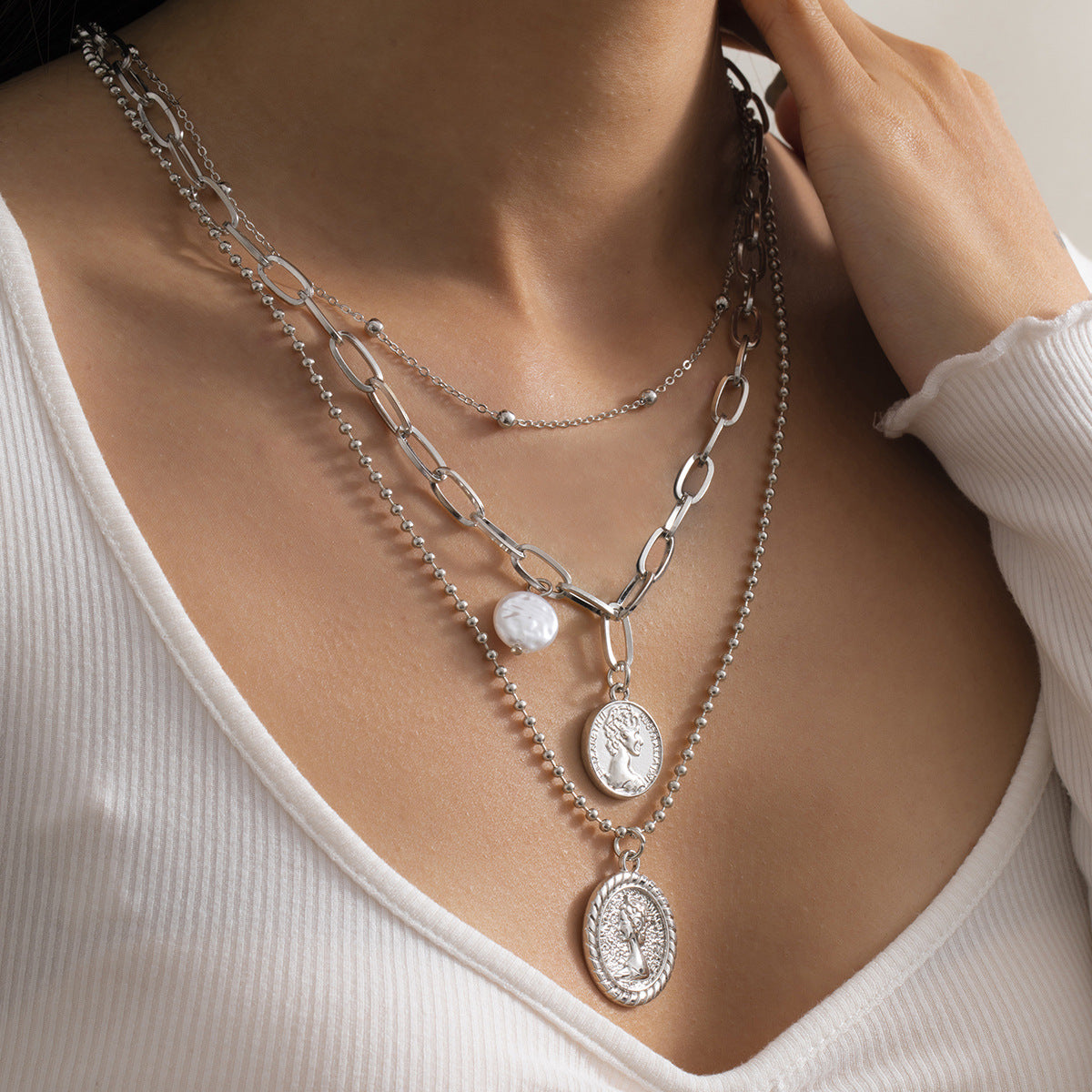 Ornament Simple Baroque Portrait Embossed Female Shaped Imitation Pearl Necklaces