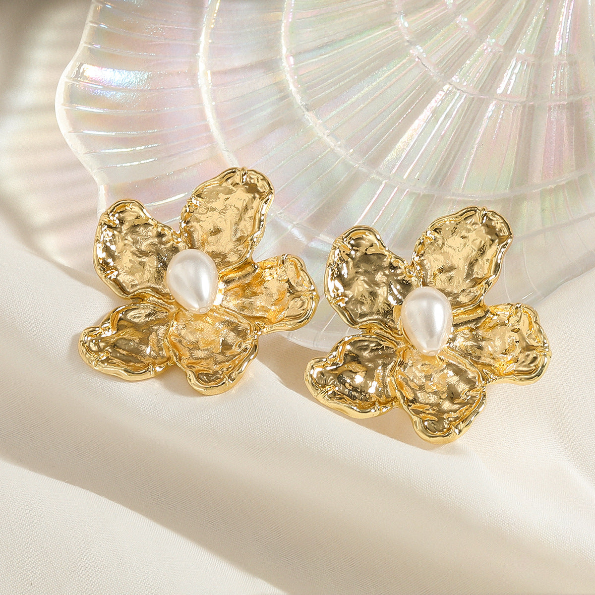 Metal Alloy Flower Female Exaggerated Inlaid Earrings