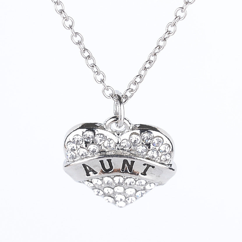 Colliers avec lettres simples et membres de la famille, pleins de diamants