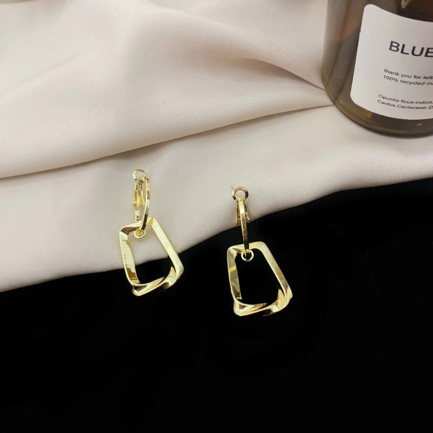 Red Clip Fresh Design Sense Round Ear Buckle