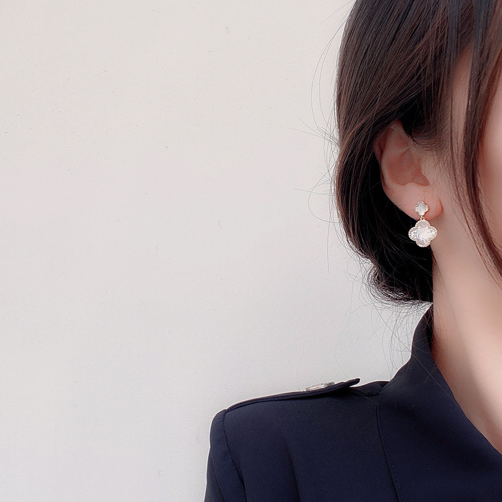 Women's Fashionable Elegant Natural Shell Mother Sier Earrings
