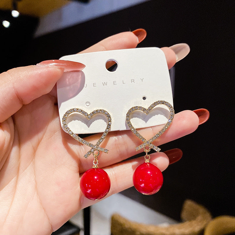 Women's Temperament Large Pearl Female With Hearts Earrings
