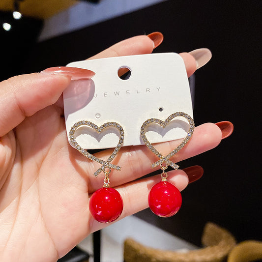 Women's Temperament Large Pearl Female With Hearts Earrings