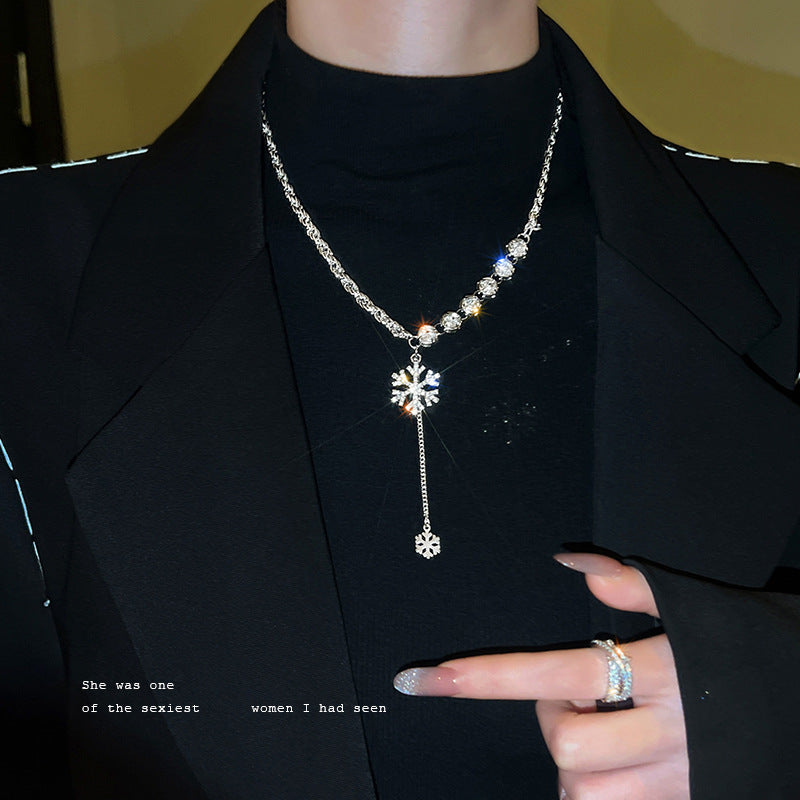 Women's Fading Zircon Letter Decorative Light Luxury Cold Style High-grade Necklaces