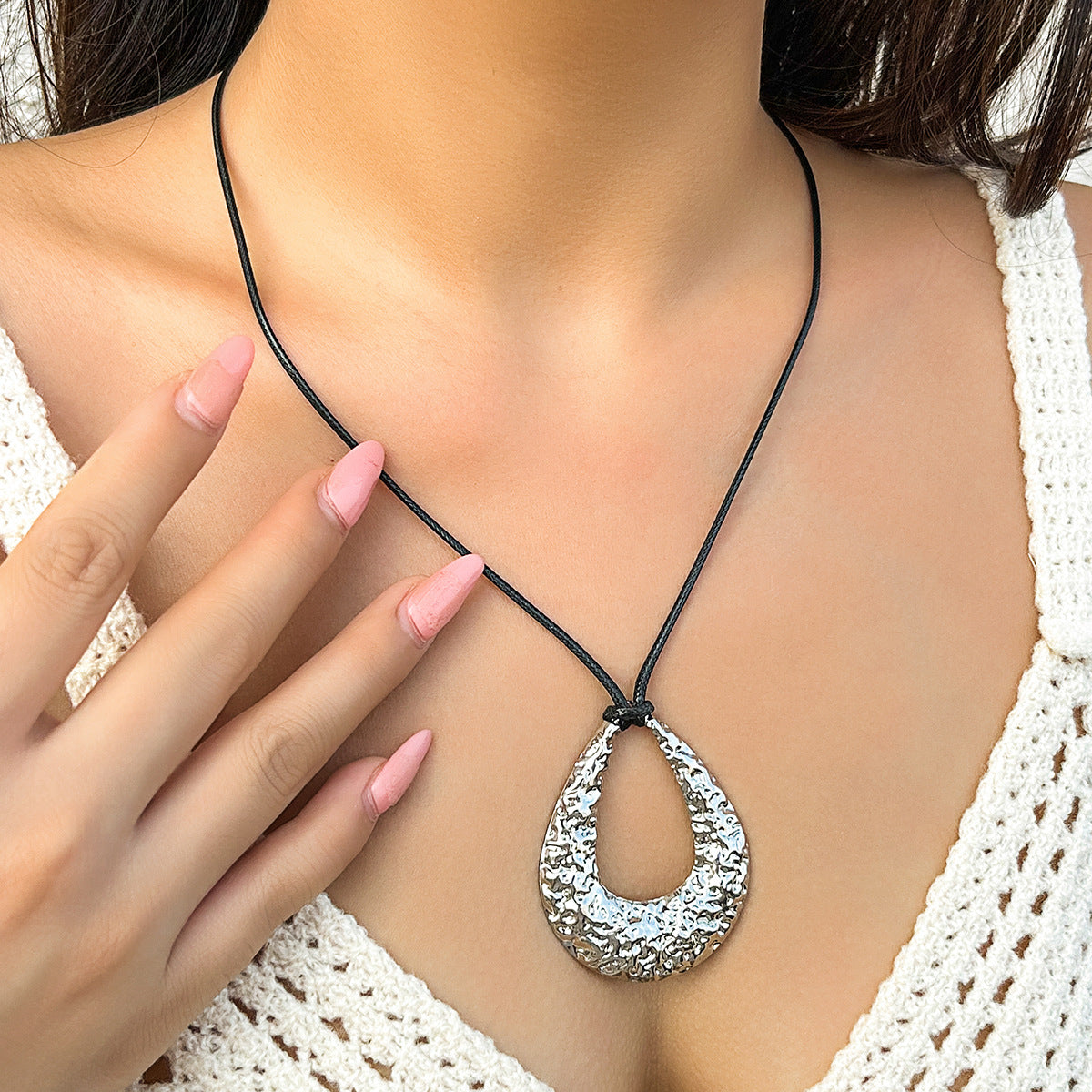 Women's Personality Heart-shaped Hollow Pendant For Simple Necklaces