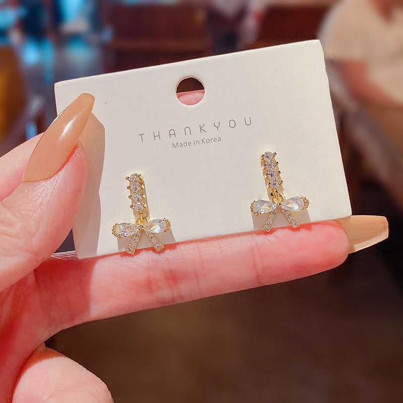 Boucles d'oreilles délicates de luxe légères de style nœud en zircon