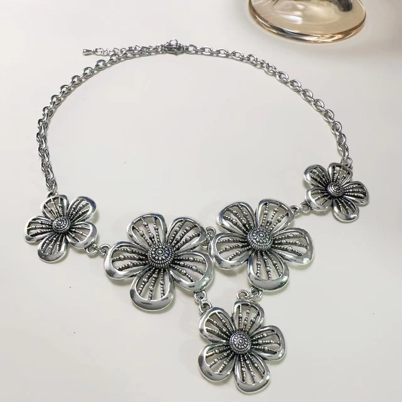 Women's Hollow Flower Retro Three-dimensional Minority Fashion Necklaces