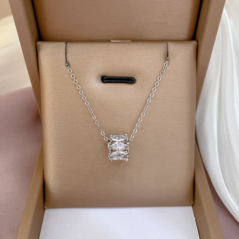 Colliers de petite taille de luxe légers et pleins de diamants