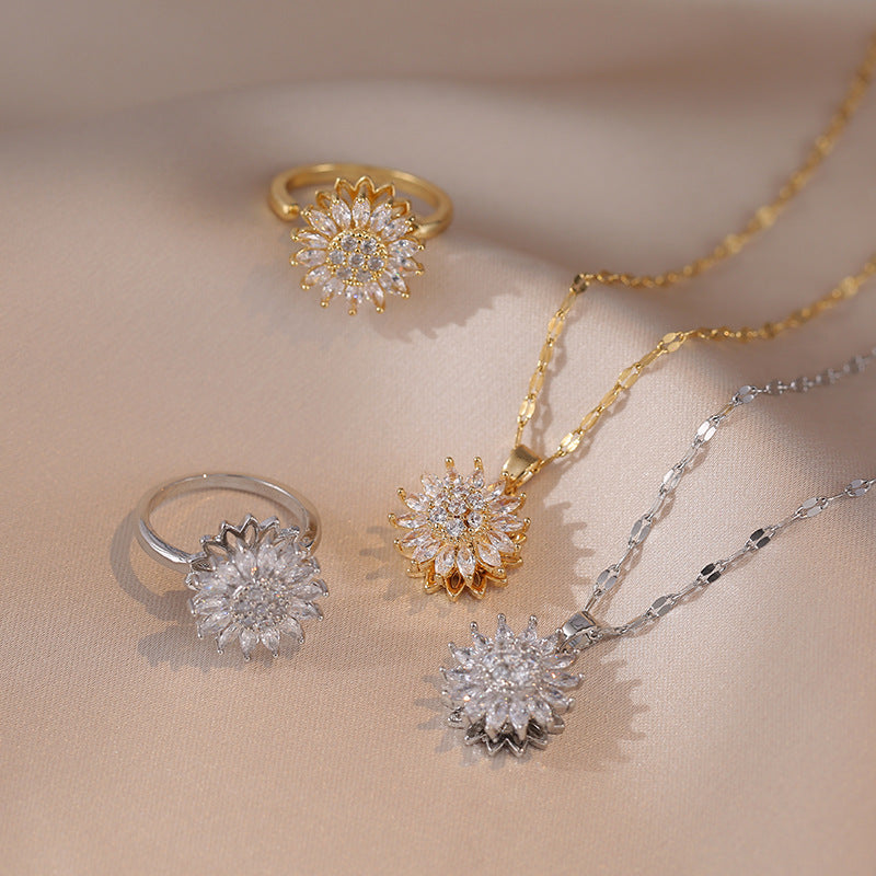 Women's Sunflower Diamond Good Luck Comes Rotatable High-grade Necklaces