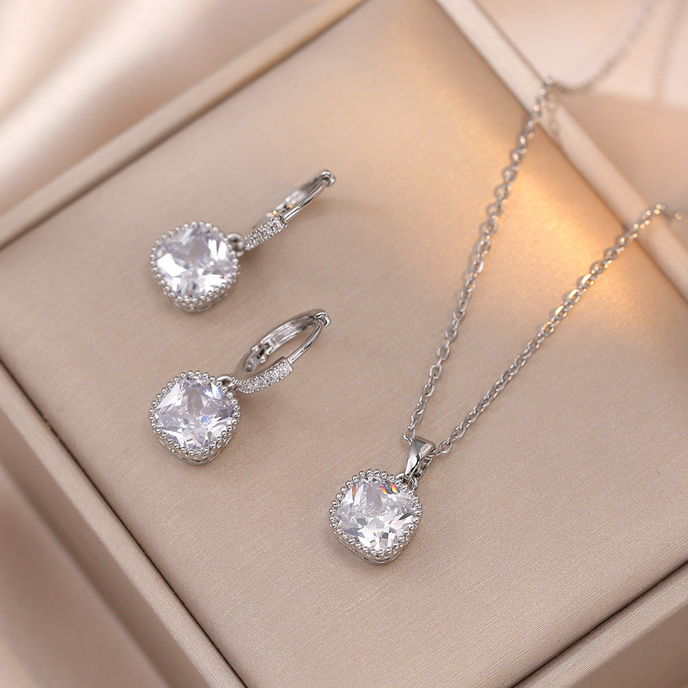 Women's Interest Light Luxury Design Pendant Elegant Outfit Necklaces