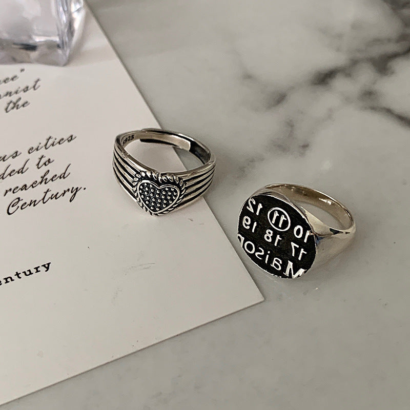 Women's Love Pattern Retro Fashion Round Digital Rings