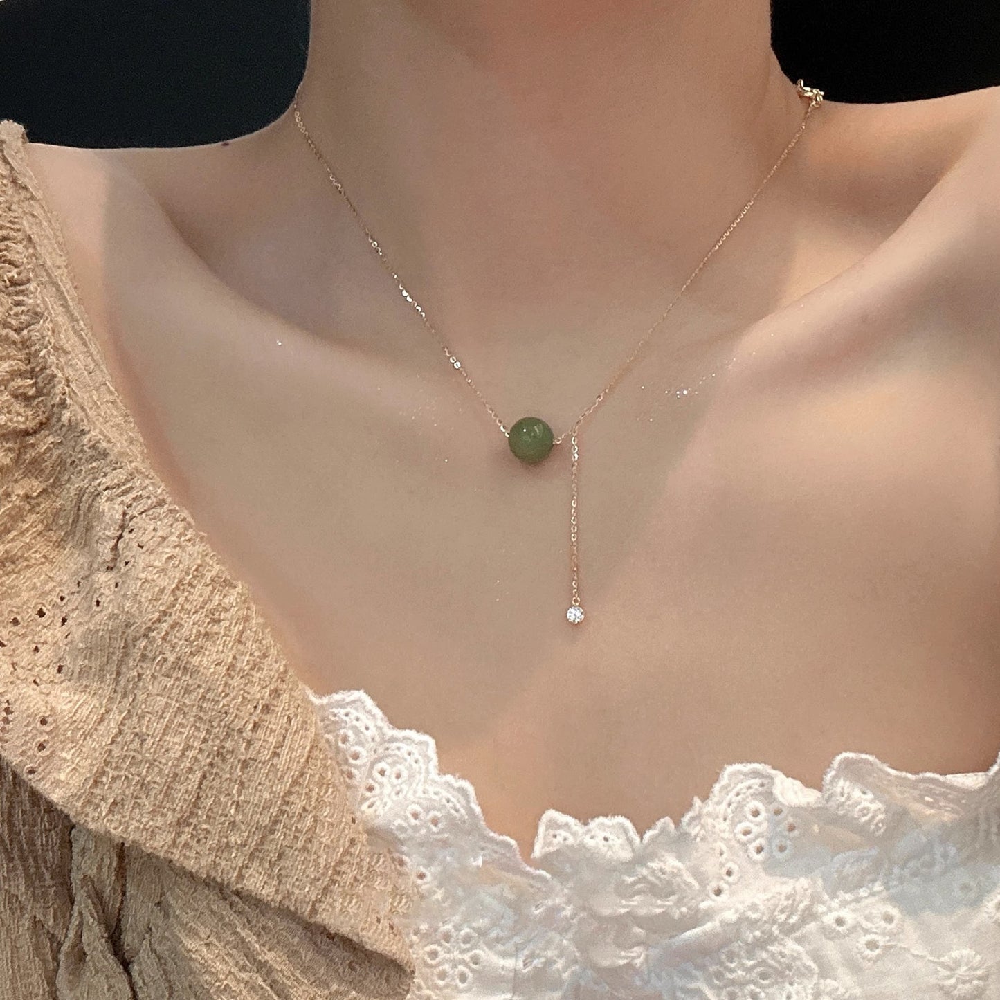 Jade femme lumière luxe minorité hauts colliers