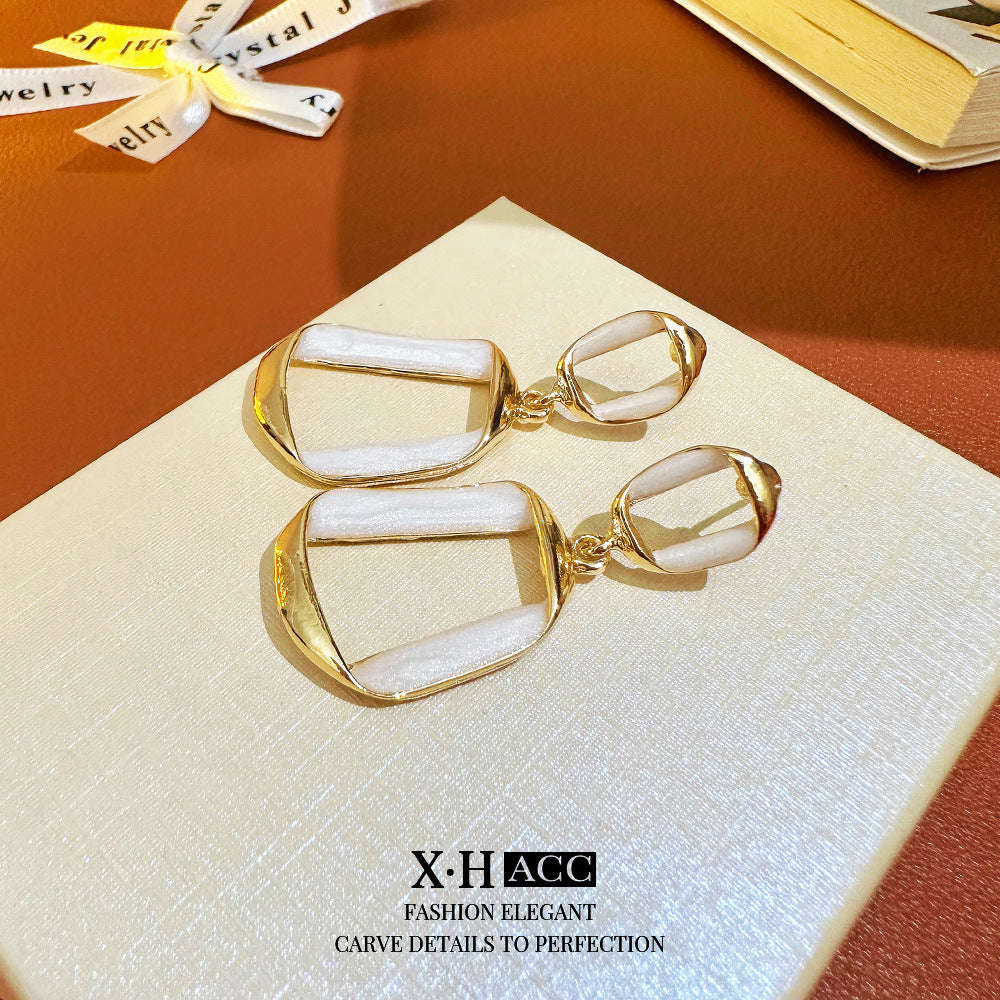 Boucles d'oreilles carrées torsadées irrégulières, tempérament féminin, abordables