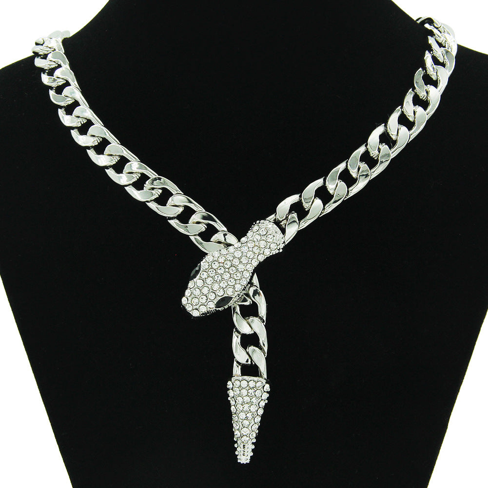 Colliers magnétiques courts à tête de serpent entièrement diamantés