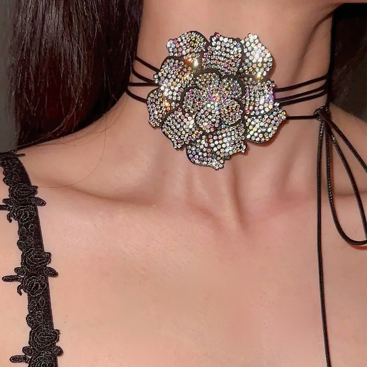 Colliers simples rétro à collier de fleurs plein de diamants