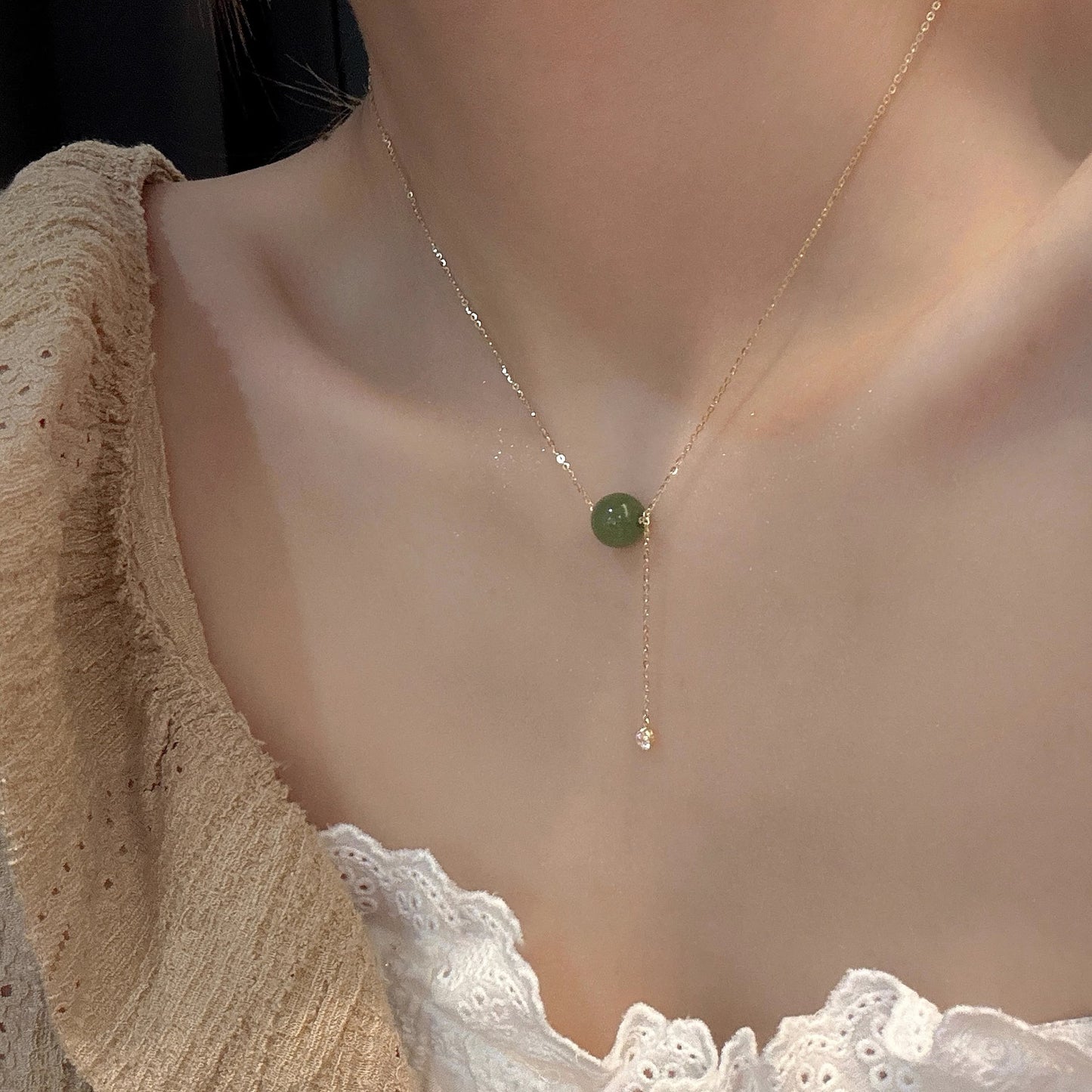 Jade femme lumière luxe minorité hauts colliers
