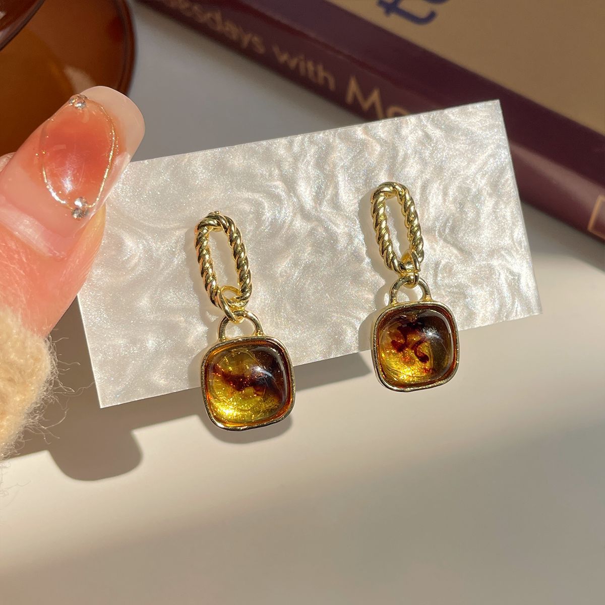 Women's Simple Elegant Amber Clear Geometric Niche Design Sier Earrings