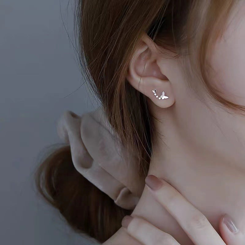 Kleine, zarte, kalte Ohrringe aus Sterlingsilber mit Schmetterlingsmotiv für Damen