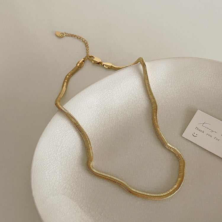 Colliers de conception de chaîne d'os de serpent en métal de haute qualité pour femmes