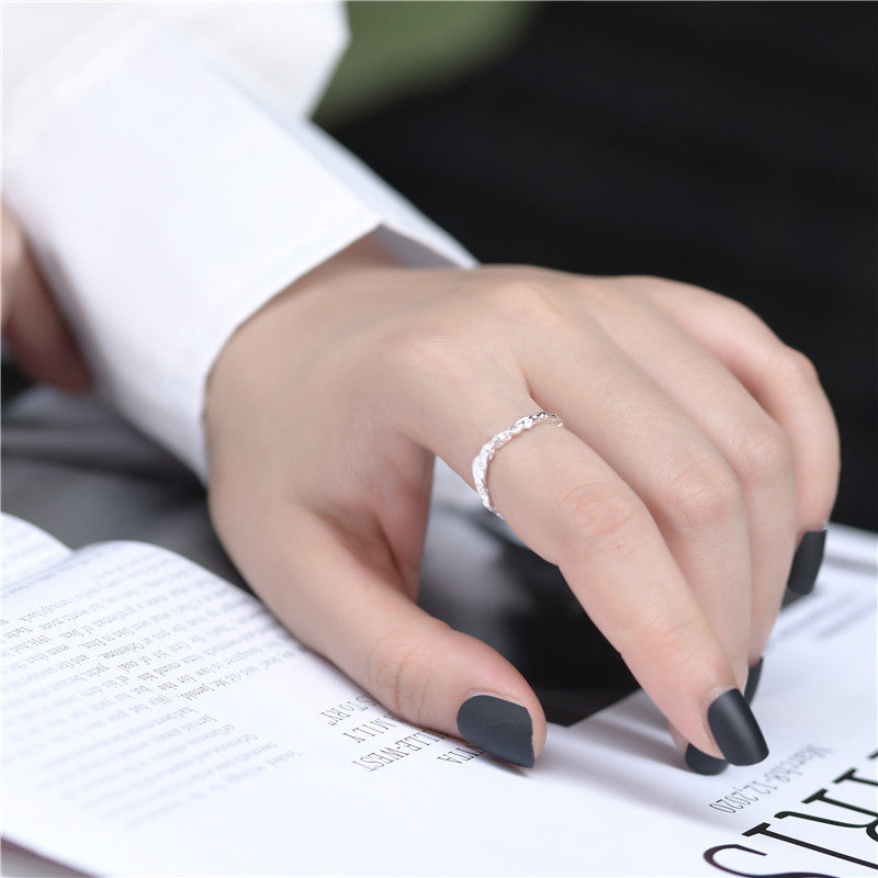 Dünne Sterling-Ringe mit plissierter Textur aus Zinnfolie