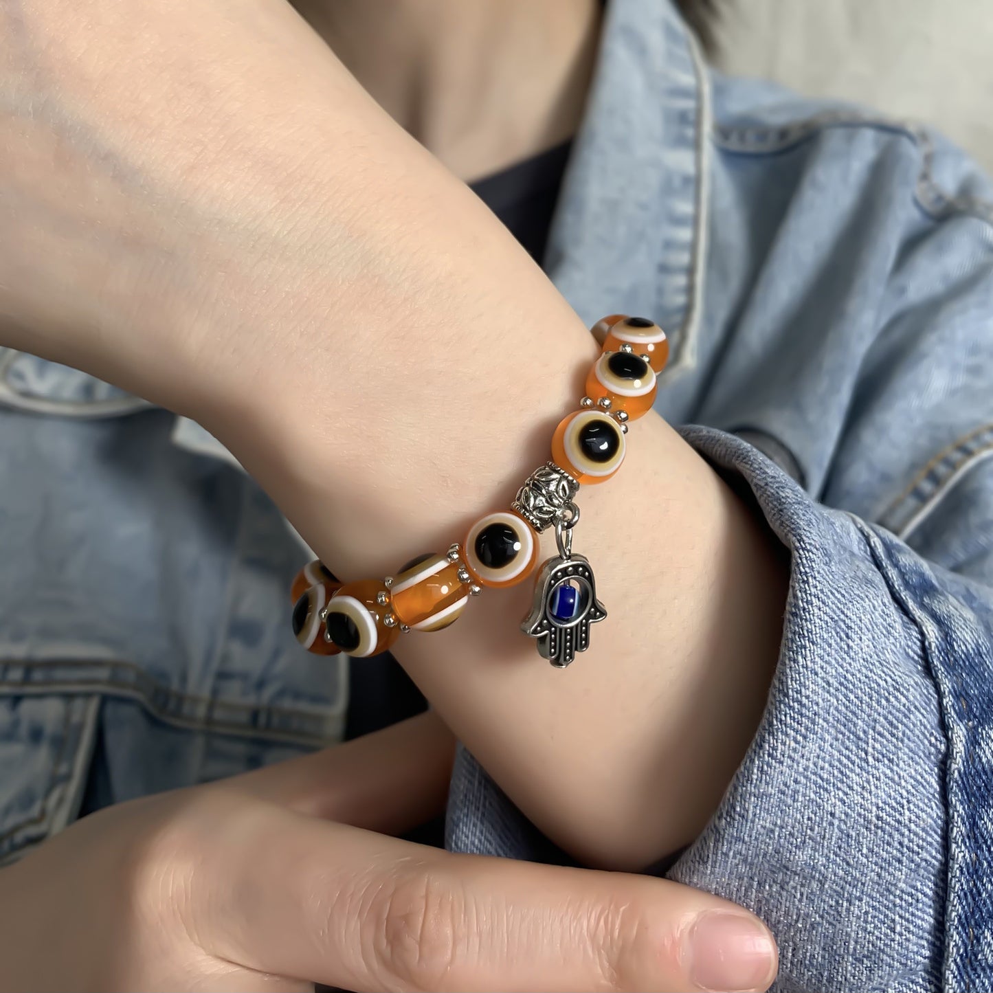 Augenfarbene, perlenbesetzte Hand-von-Fatima-Armbänder