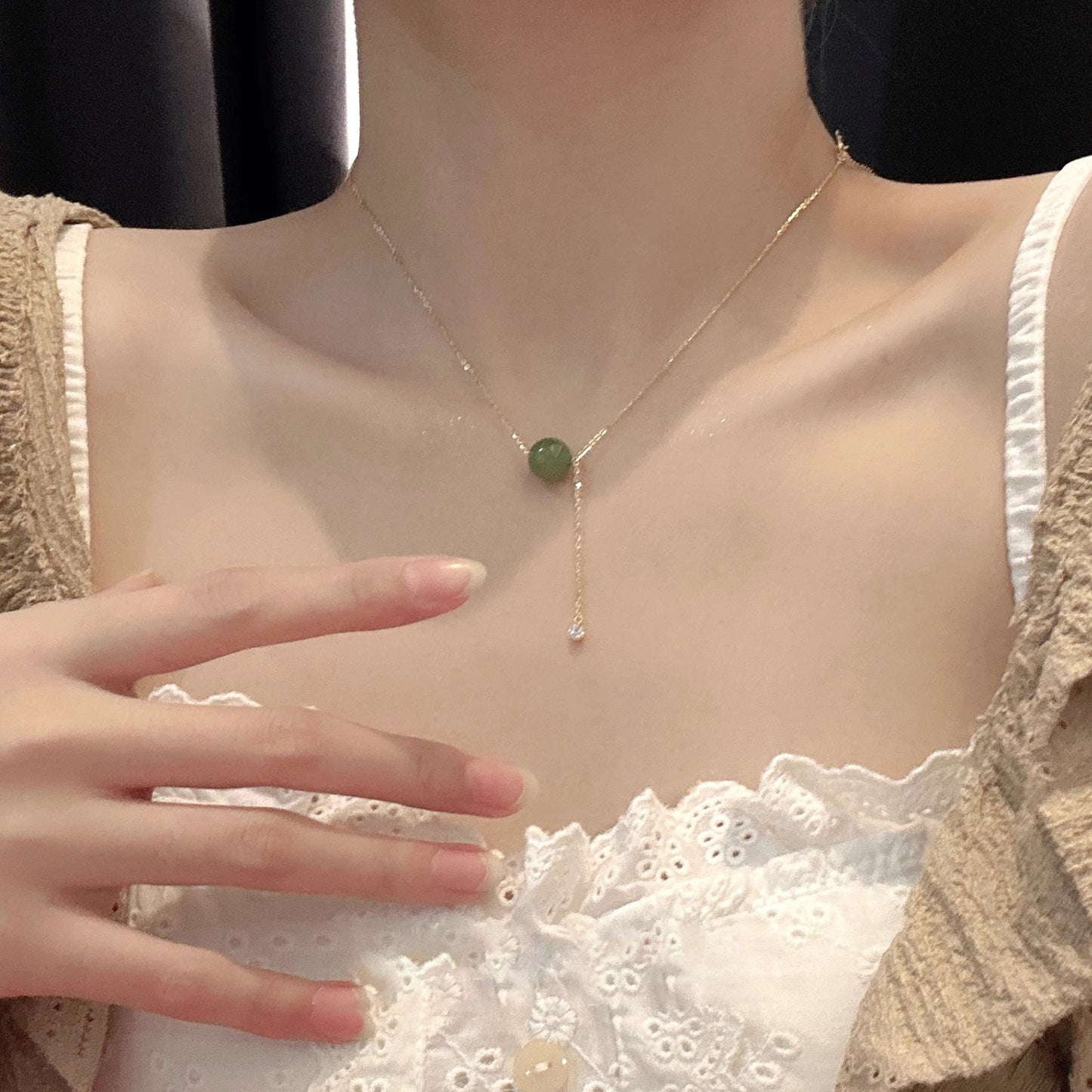Jade femme lumière luxe minorité hauts colliers