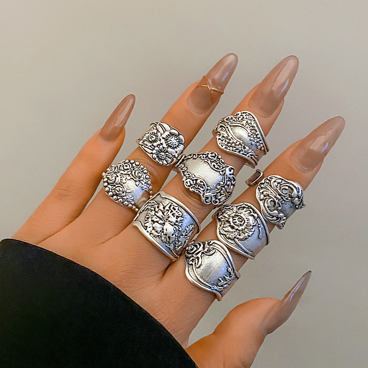Distressed Suit Knuckle Vintage Art Pattern Ringe