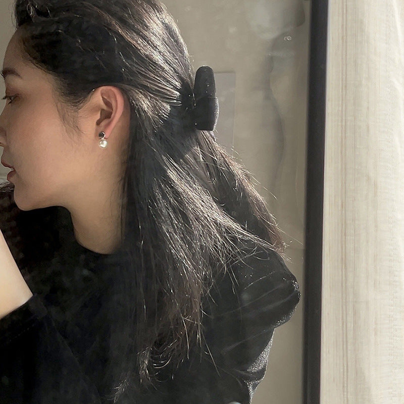 Sweet Temperament Commute Simple French Retro Earrings