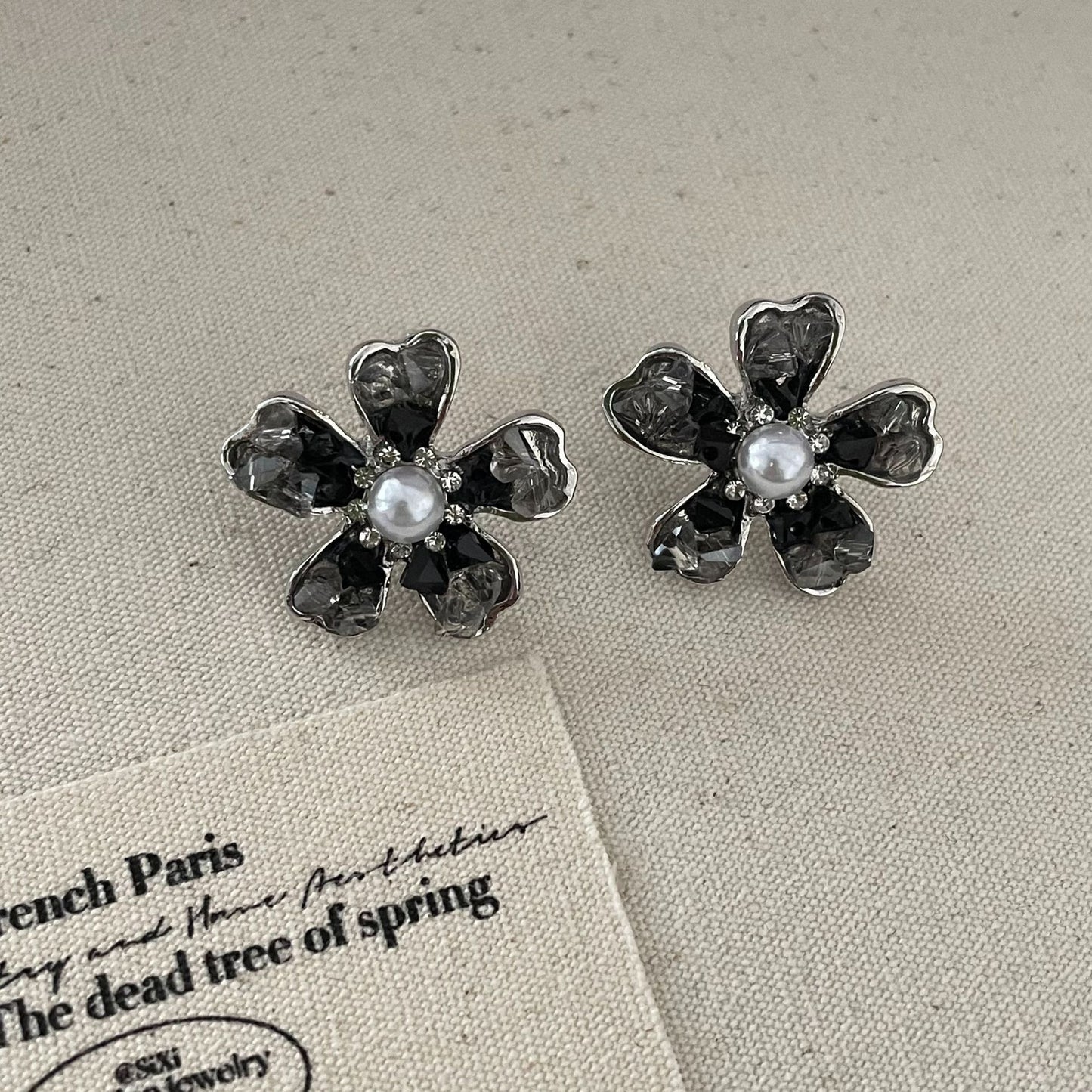 Fresh Sweet Fashion Black Gravel Butterfly Design Earrings