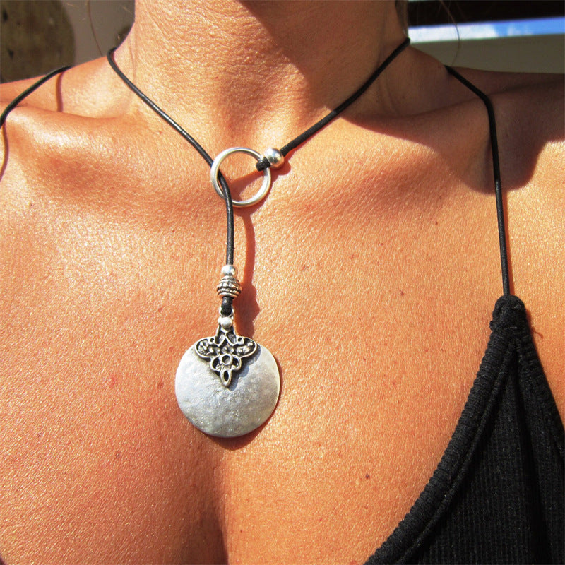 Colliers en alliage de peau de vache pour femmes, pendentif à motif de ficelle, artistique rétro en détresse