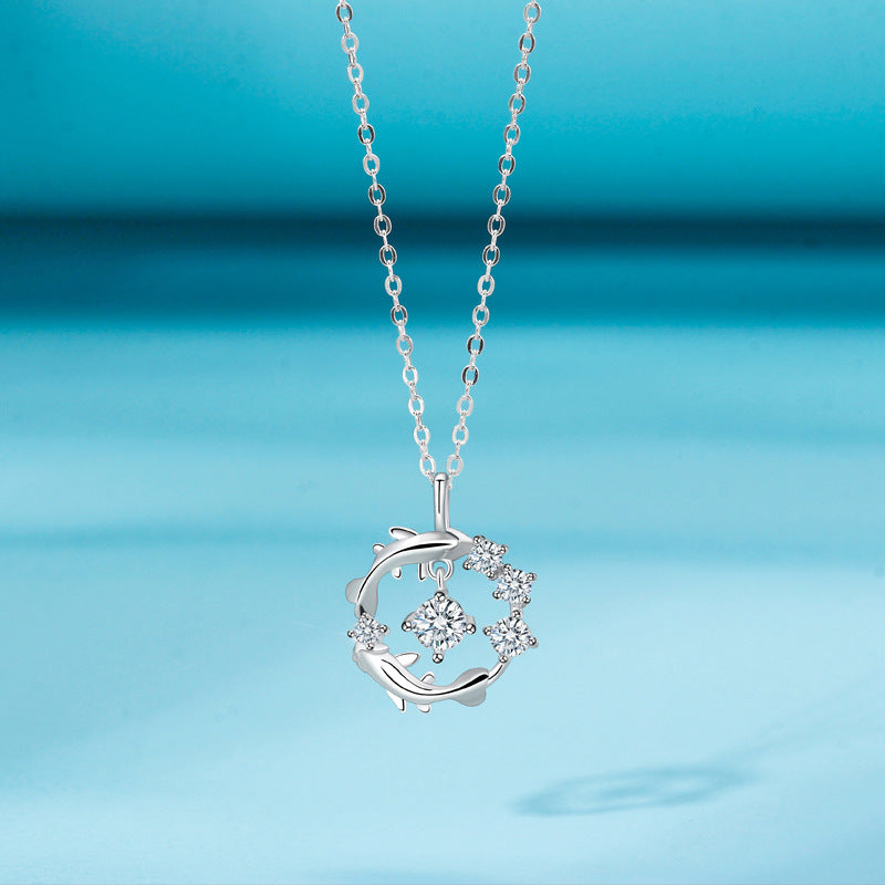 Style femme Pure Sier High Sense avec colliers