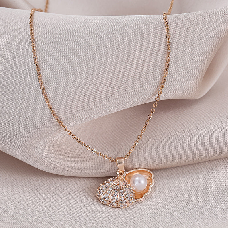Colliers en titane simples avec chaîne de clavicule de conception de niche pour femmes