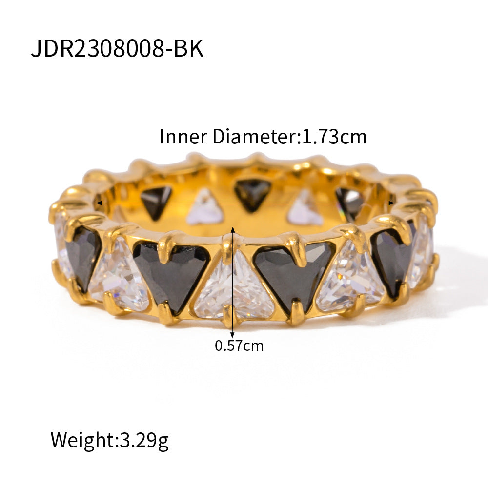Goldfarbene Ringe aus Edelstahl mit eingelegtem dreieckigem Zirkon